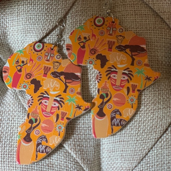 Handcrafted authentic Africa Map Earrings - Picture 7 of 8